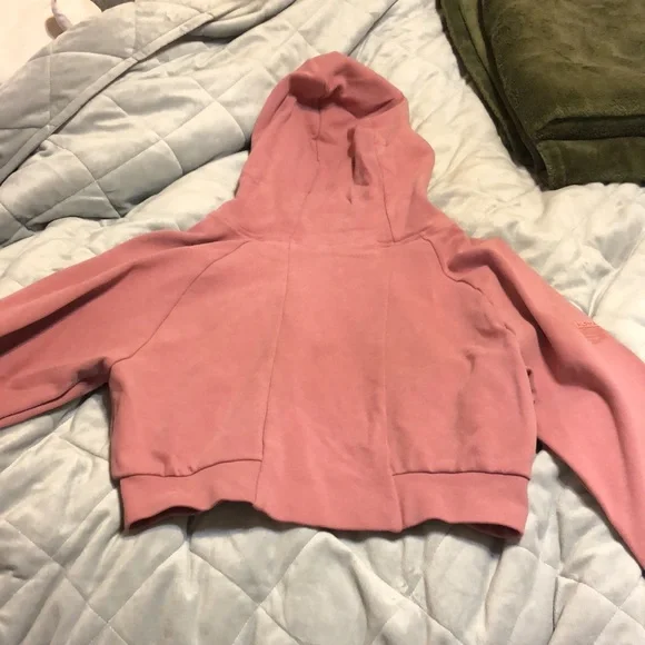 Alphalete identity crop hoodie - Picture 3 of 3